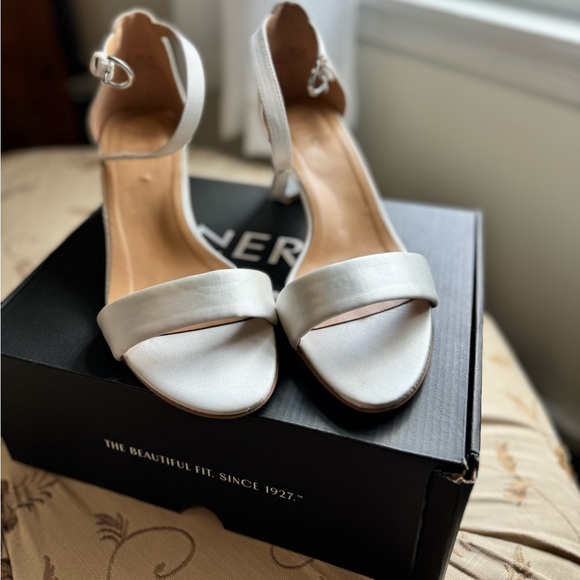 Naturalizer Vera Dress Sandal Heel 9.5W / Peal White Satin - Picture 2 of 12